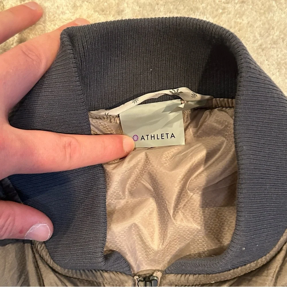 Athleta Dobby Goose Quilted Down Puffer Bomber Jacket Size Small - Picture 2 of 8
